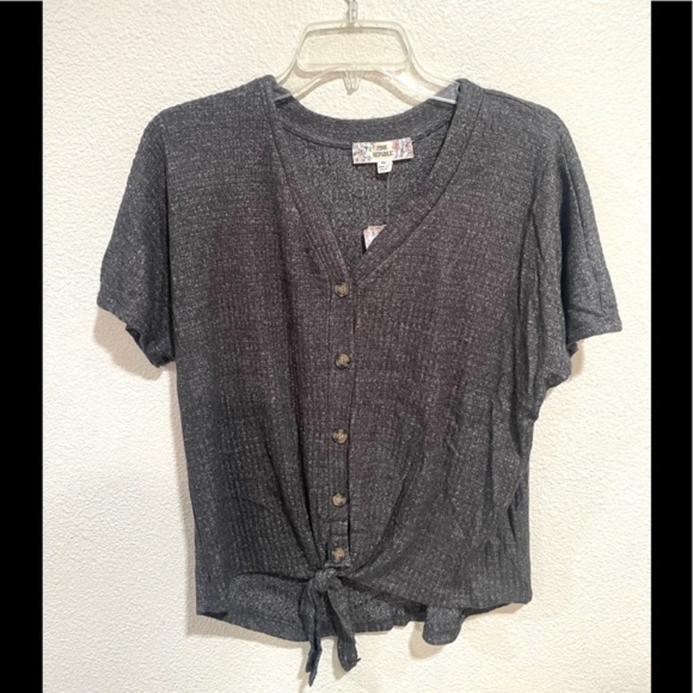 PINK REPUBLIC Knot Front Top Waffle Knit
Gray Dolman Sleeve blouse Size -various